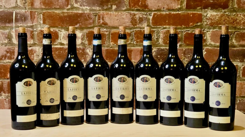 Straightuploads 1761141330589 cantine del notaio bottle shot vinous