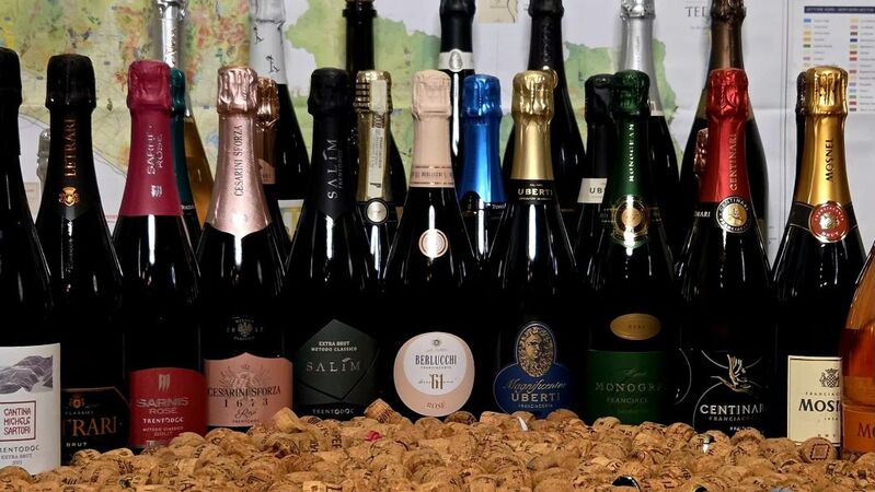 Italian sparkling wine cover vinous