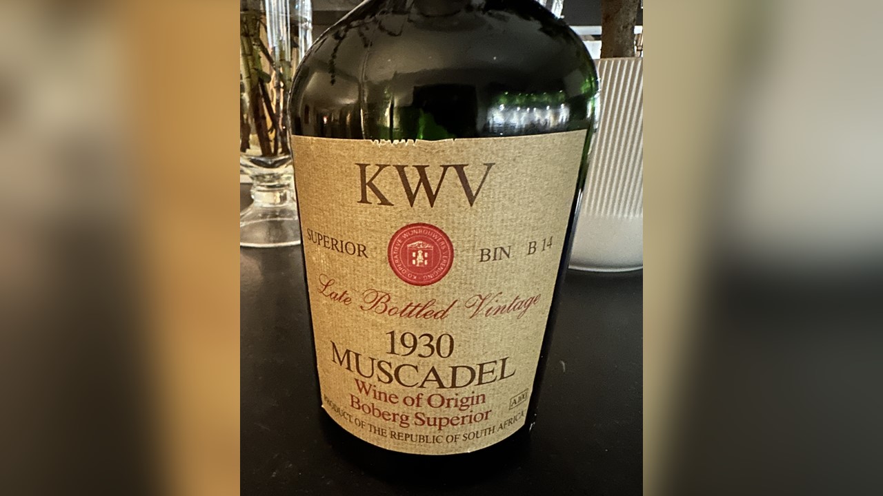 Muscadel 1930 bottle copy %281%29